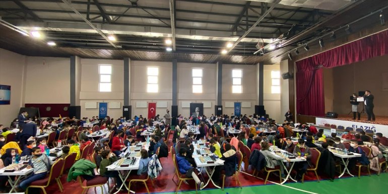 Elazığ'da 480 sporcunun katılımıyla satranç turnuvası başladı