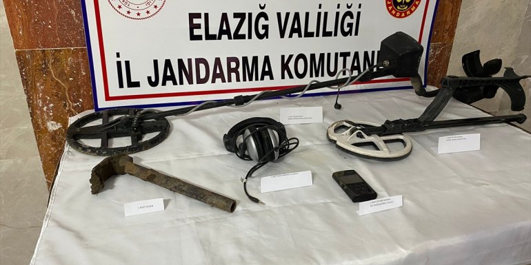 Elazığ'da kaçak kazı yapan şüpheli suçüstü yakalandı