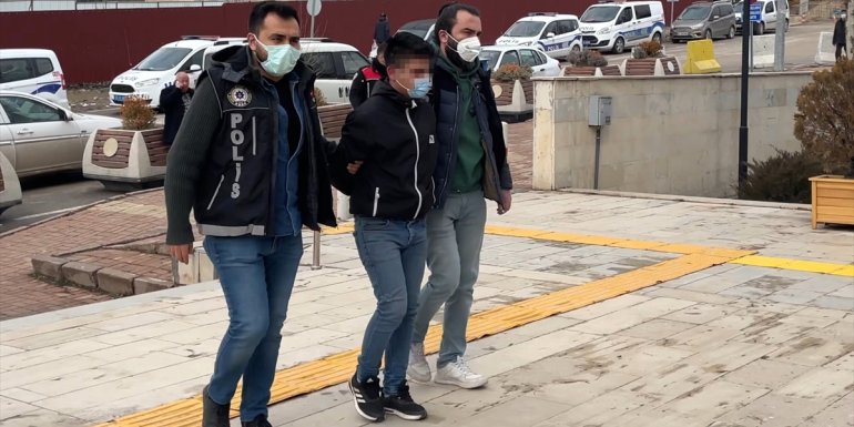 Elazığ'da otomobilinde esrar ele geçirilen zanlı tutuklandı