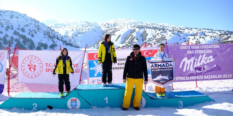 ERZİNCAN - Snowboard Alpine 2. Etap Yarışları sona erdi1