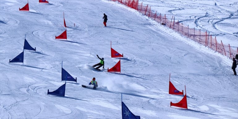ERZİNCAN - Snowboard Alpine 2. Etap Yarışmaları devam ediyor1