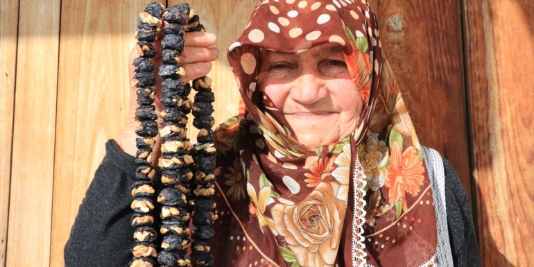 Tescil yolundaki Erzincan'ın üzüm sarucu kadınların gelir kapısı olacak