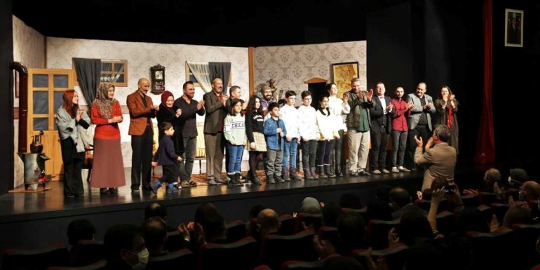 Erzurum'da şehit aileleri ile gaziler ve yakınlarına özel tiyatro gösterimi yapıldı