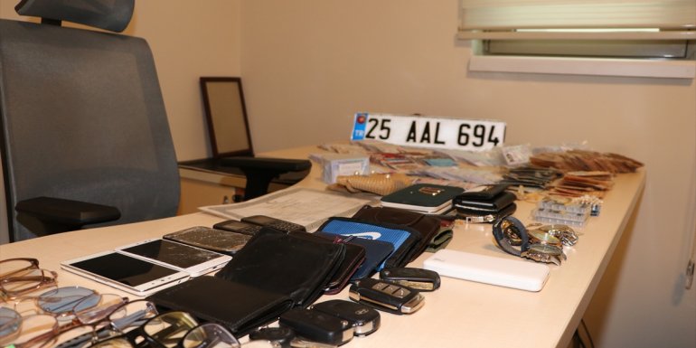 Erzurum'da hastanede unutulan eşyalar sahiplerini bekliyor