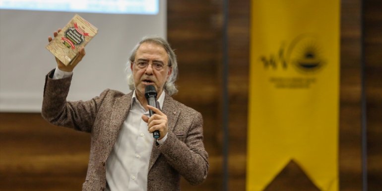 Gazeteci-yazar Mustafa Armağan Van'da söyleşiye katıldı