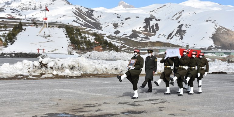 HAKKARİ - Silah kazasında şehit olan asker için Hakkari