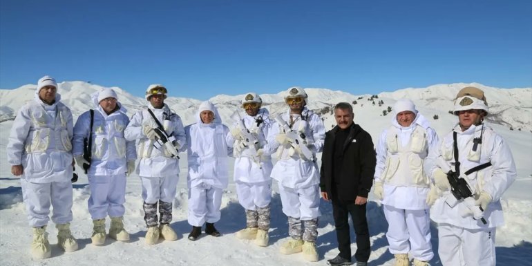 Jandarma Genel Komutanı Çetin, Tunceli’de Mehmetçik ile bir araya geldi1