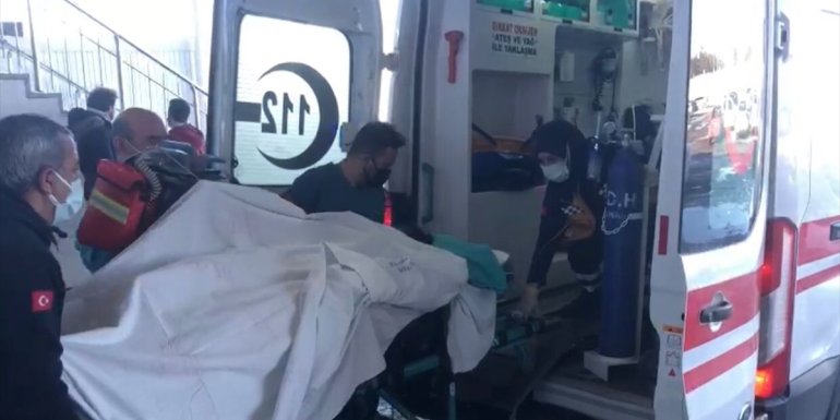 Kars'ta hırsızlık yaptıkları evdeki yaşlı çifti bıçaklayan 3 kişi yakalandı