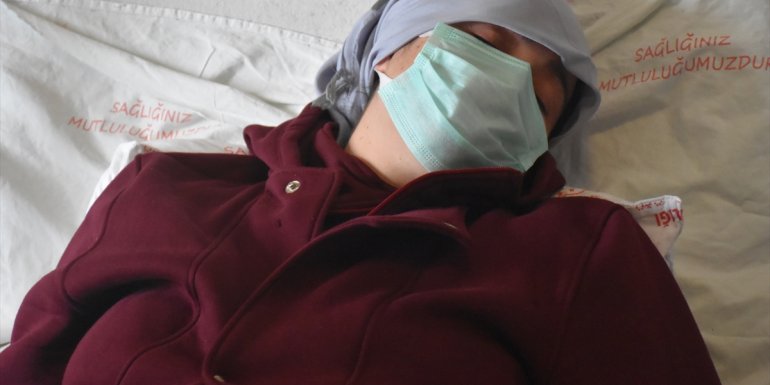 Iğdır'da eşinin bıçakla yaraladığı kadının tedavisi sürüyor