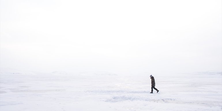Kars'ın zirvesindeki Aygır Gölü tamamen buzla kaplandı