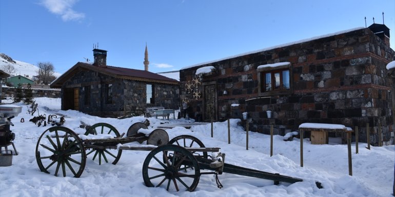 Karslı kadınların onardığı ahşap ve taş evler yabancı turistleri de ağırlıyor