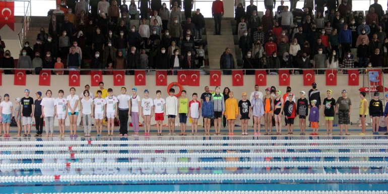 Malatya'da Bahar Şenliği Yüzme Yarışmaları başladı