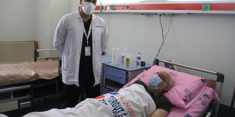 Vücudundaki "kaya büyüklüğünde" tümörden ameliyatla kurtuldu