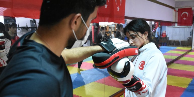Yıldızlarda Avrupa şampiyonu muaythai sporcusu Eylül Aslan'ın hedefi büyük: