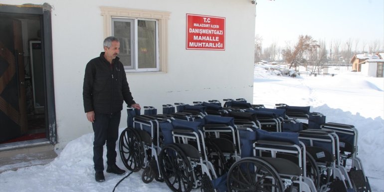 Malazgirt'te 17 engelliye tekerlekli sandalye dağıtıldı