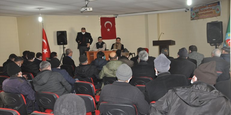 Muş Şeker Üretim AŞ Genel Müdürü Turgut Kızılkaya, Bulanıklı çiftçilerle buluştu1