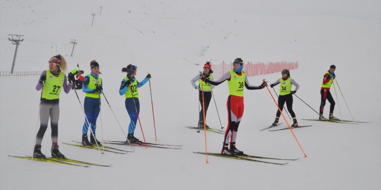Muş'ta Türkiye ÜNİLİG Kayak Kuzey Disiplini Şampiyonası sona erdi