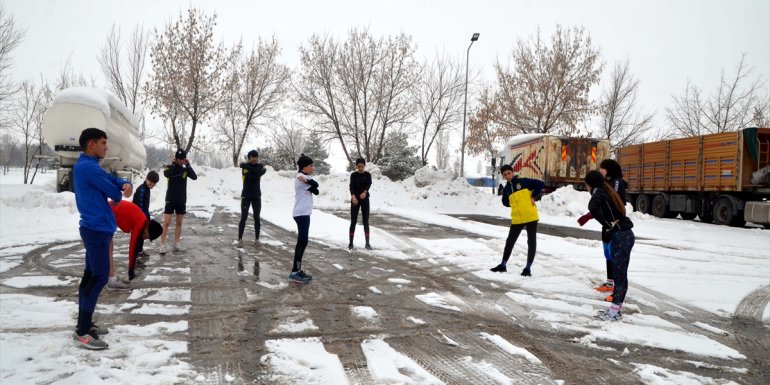 Muşlu sporcu salon atletizminde Türkiye şampiyonu oldu1