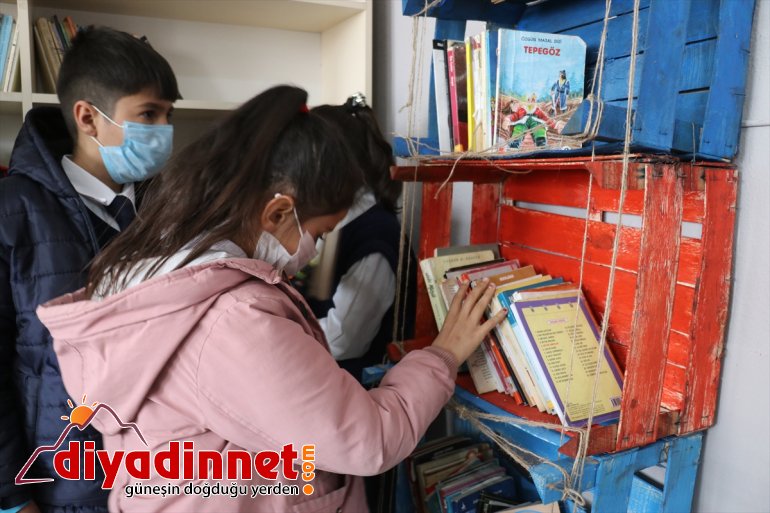 Öğrencilerin atık malzemelerden kurduğu kütüphane örnek oldu4
