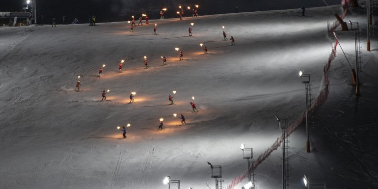 Palandöken'de "gece kayağı" keyfi