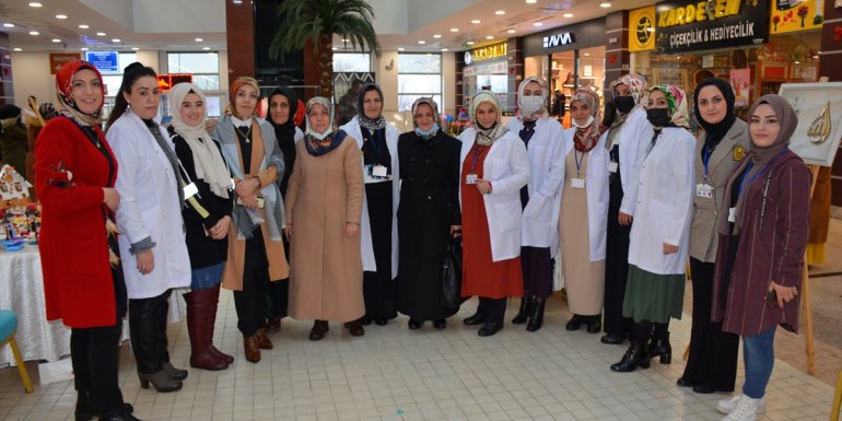 Tatvan'da kadın kursiyerlerin hazırladığı ürünler sergilendi