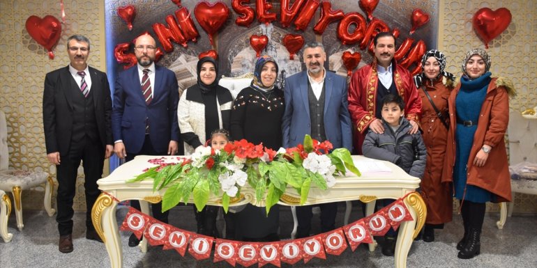Tatvan'daki nikah dairesinde 14 Şubat yoğunluğu