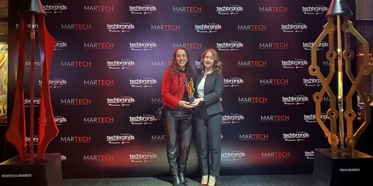 Tech Brands Turkey'den Kiğılı'ya "En Teknolojik Erkek Giyim Markası" ödülü