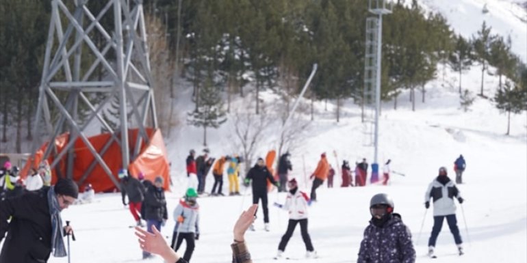 Üniversite öğrencileri Erzurum