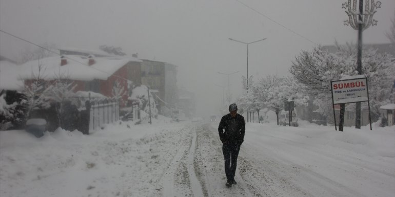 Doğu'daki 4 ilde 728 yerleşim birimine ulaşım sağlanamıyor