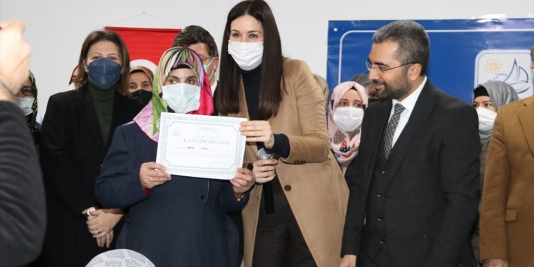 Van'da meslek edindirme kurslarını tamamlayanlara sertifikaları verildi