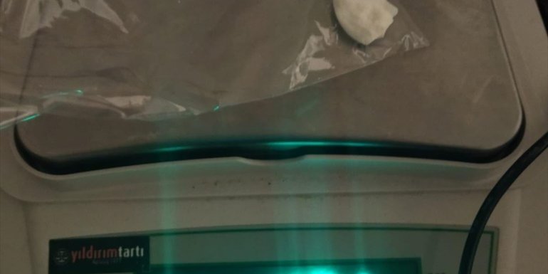 Van'da uyuşturucuyla uçağa binmeye çalışan kişi yakalandı