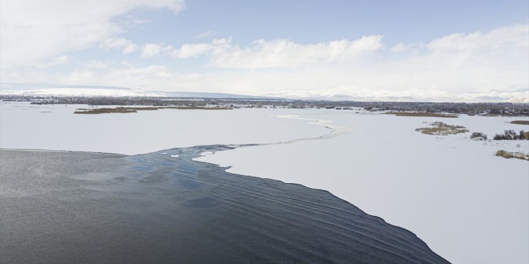 Van Gölü'nün su seviyesini son kar yağışlarının yükseltmesi bekleniyor