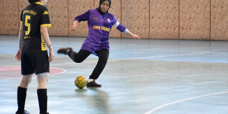 Van'ın kadın "Rivaldo"su öğretmenlik için transfer tekliflerini kabul etmiyor