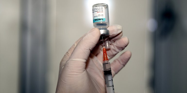 Yerli TURKOVAC aşısı Van'da uygulanmaya başlandı