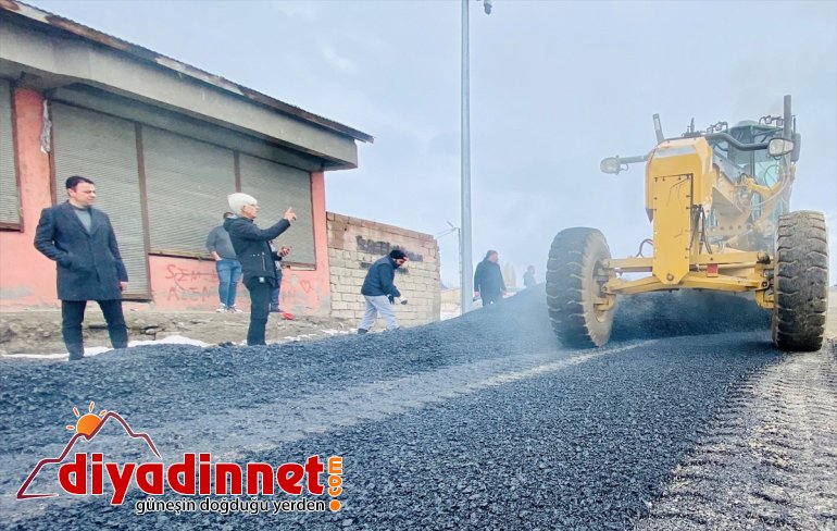 bozulan yolları şartları Belediyesi onarıyor Ağrı nedeniyle kış 2