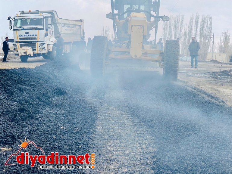 yolları onarıyor Ağrı nedeniyle şartları Belediyesi kış bozulan 3