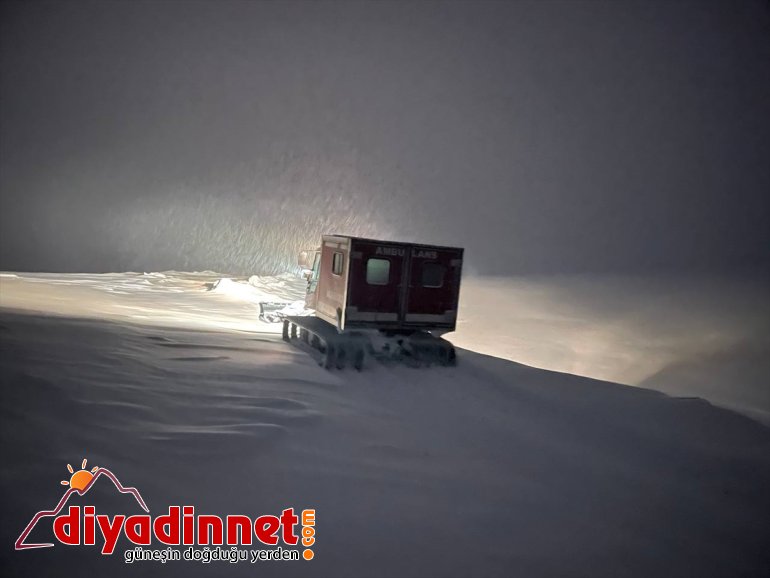 Ağrı'da sağlık ekipleri yolu kapanan mezradaki hasta için seferber oldu