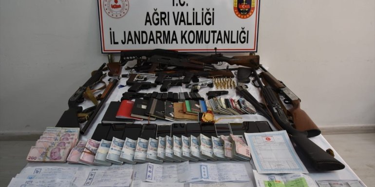 Ağrı'da tefecilik operasyonunda 16 zanlı yakalandı