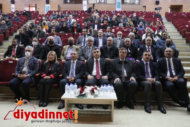 doçentleri İbrahim - cübbelerini giydi ve Çeçen profesör Üniversitesinin AĞRI yeni 7