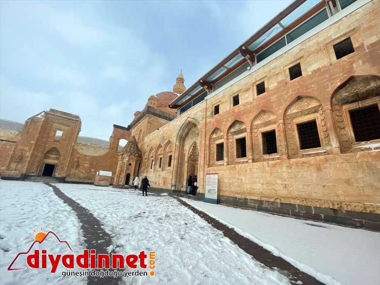 AĞRI son Paşa sene ziyaretçi - İshak 9 Tarihi Sarayı geçen sayısı yılın kırdı rekorunu 20
