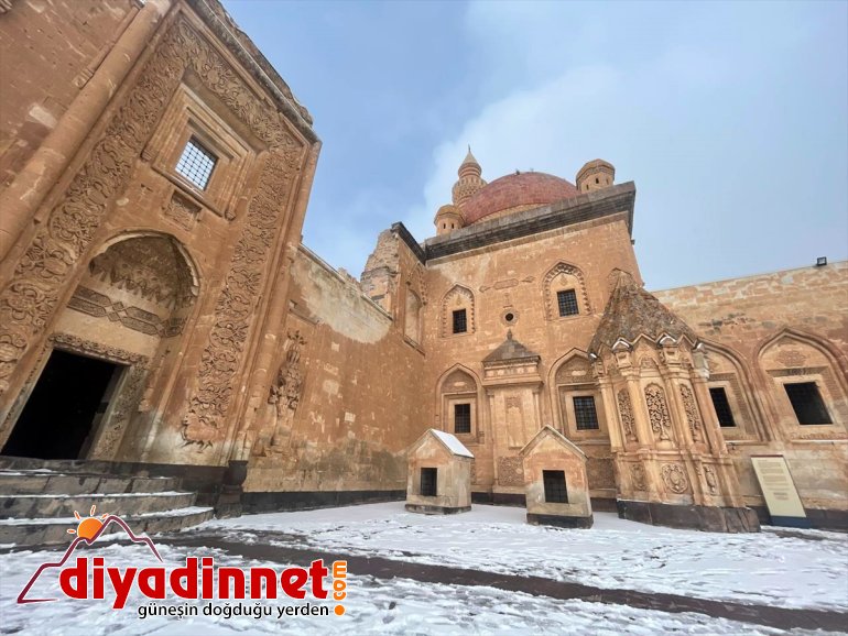 sene kırdı 9 yılın sayısı geçen Tarihi - ziyaretçi rekorunu son AĞRI Paşa İshak Sarayı 21