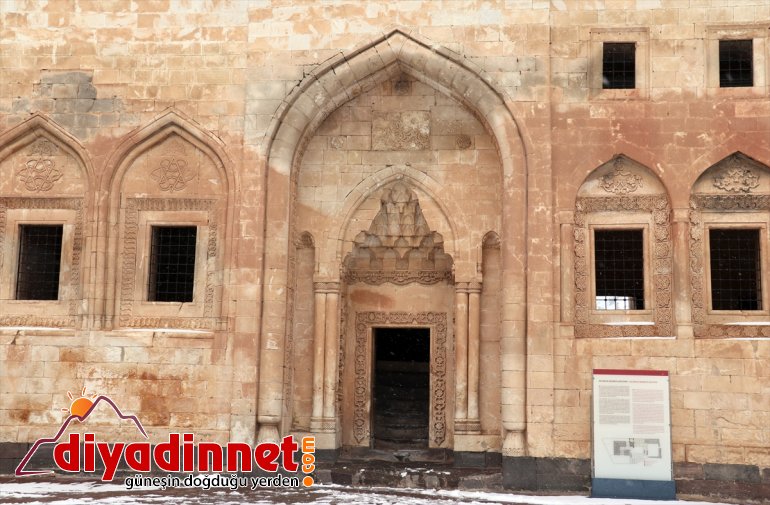 sene ziyaretçi yılın son Sarayı sayısı geçen kırdı İshak Paşa AĞRI - rekorunu Tarihi 9 7