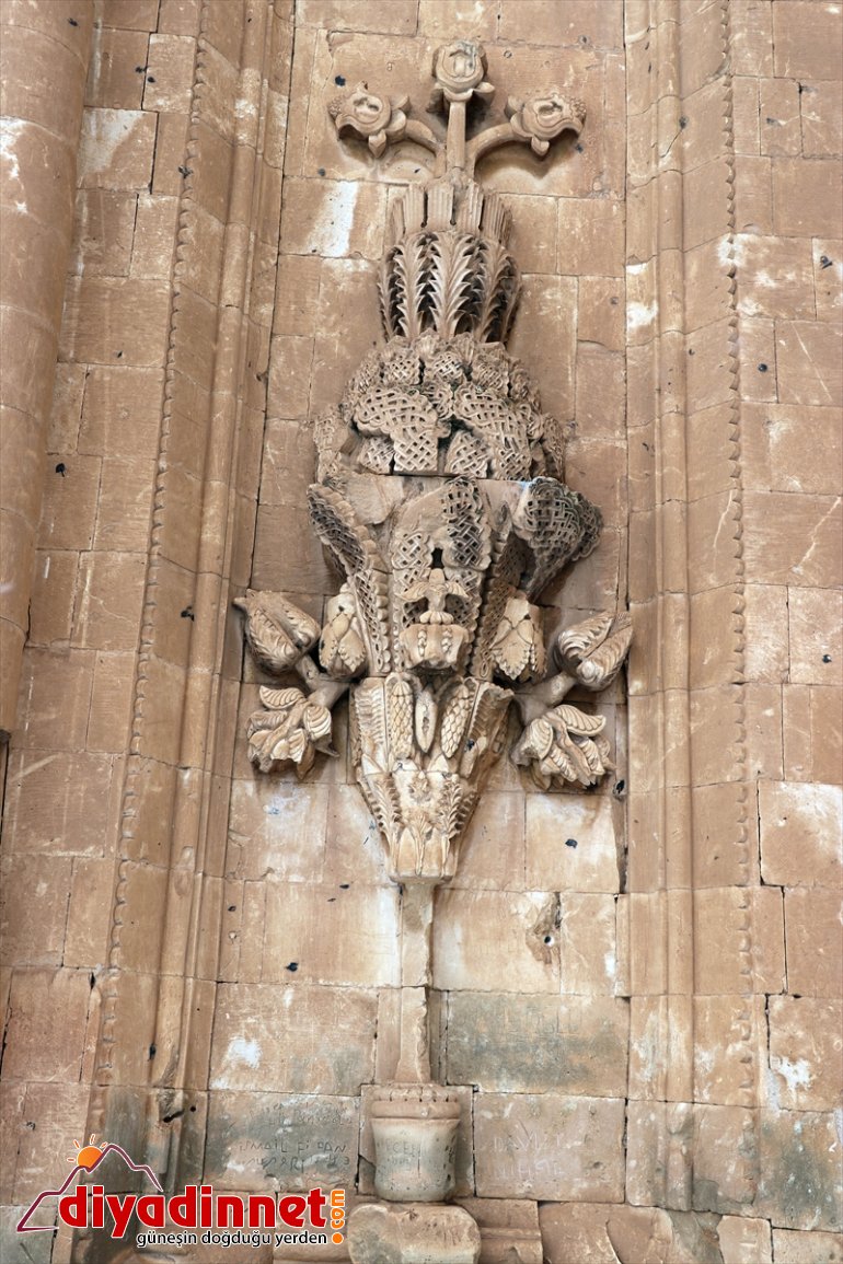 rekorunu sayısı Sarayı geçen son - ziyaretçi AĞRI Paşa kırdı İshak yılın 9 Tarihi sene 8