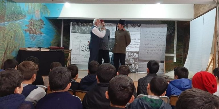 Altınova beldesinde "Ya İstiklal Ya İzmihlal" tiyatro oyunu sahnelendi