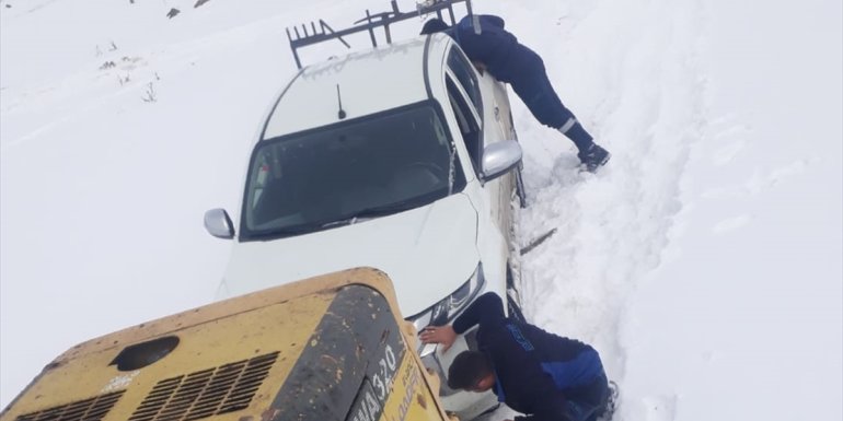 Ardahan'da kar nedeniyle kapanan 33 köy yolu ulaşıma açıldı