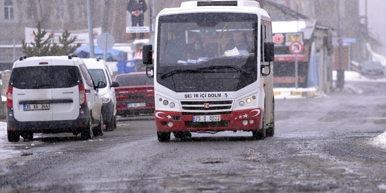 Ardahan'da kar yağışı etkili oluyor