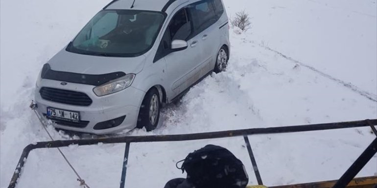 Ardahan'da kar nedeniyle kapanan 19 köy yolu ulaşıma açıldı