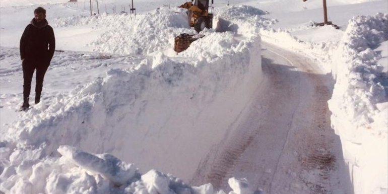ARDAHAN - Kar nedeniyle kapanan 35 köy yolu ulaşıma açıldı1