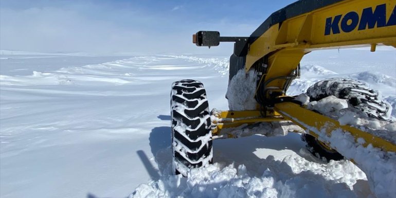 ARDAHAN - Kar ve tipi nedeniyle kapanan 7 köy yolu ulaşıma açıldı1