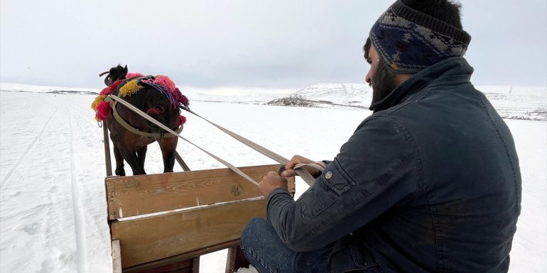 ARDAHAN - Martta yağan kar ve soğuk hava Çıldır